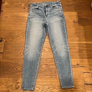 American Eagle Curvy Hi-Rise Jegging Light Wash with Distressing Sz 6Reg
